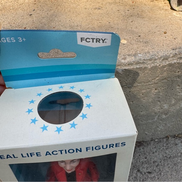 Elizabeth Warren 2020‎ Action Figure NIB- WOEN BOX - Picture 9 of 9